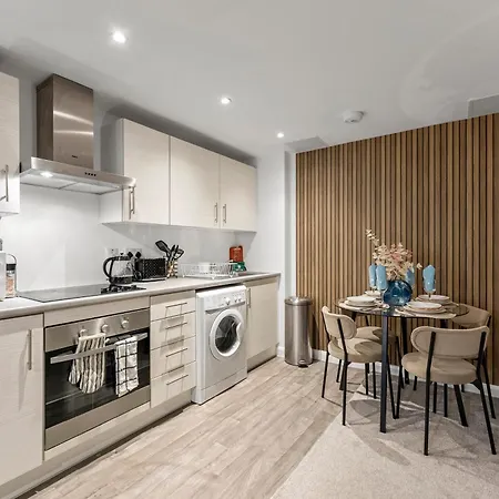 Modern Flat - Ideal For Work & Apartment