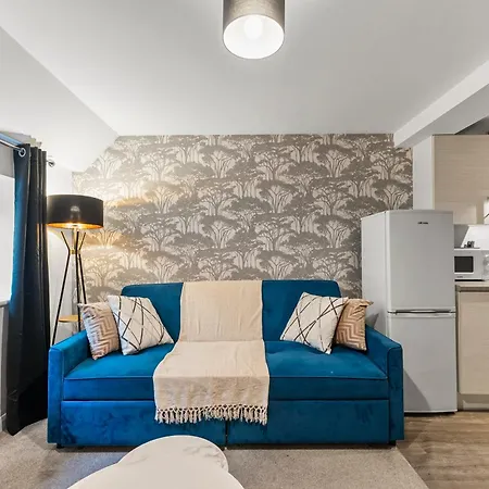 Modern Flat - Ideal For Work & Apartment