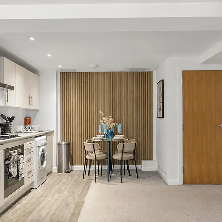 Modern Flat - Ideal For Work & Apartment