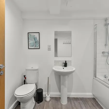 Modern Flat - Ideal For Work &