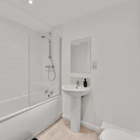 Apartment Modern Flat - Ideal For Work & *