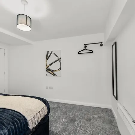 Modern Flat - Ideal For Work & Apartment *