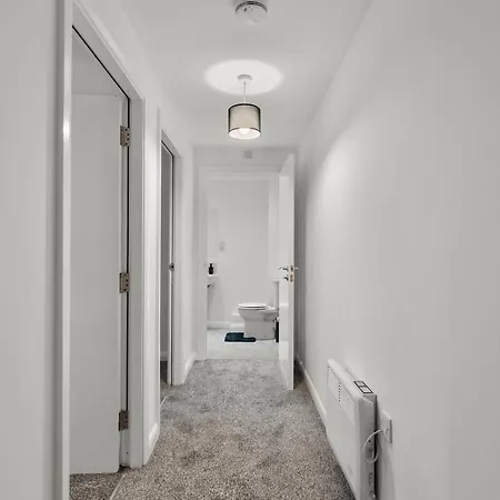 Modern Flat - Ideal For Work & *