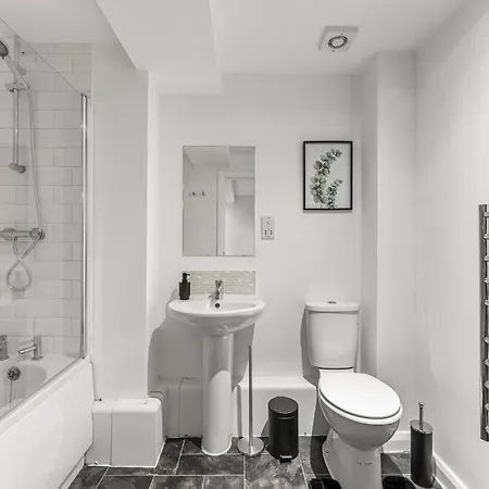 Modern Flat - Ideal For Work & Apartment