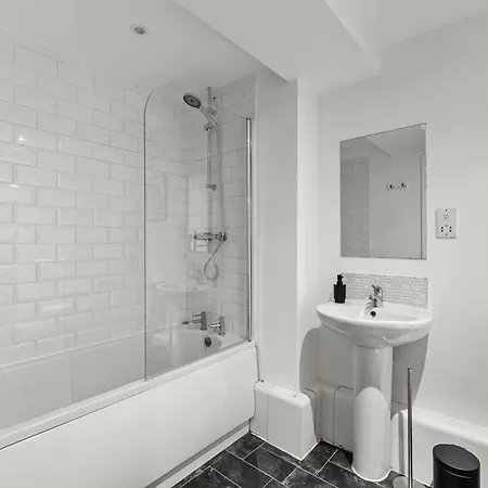 Apartment Modern Flat - Ideal For Work & Leeds (West Yorkshire)