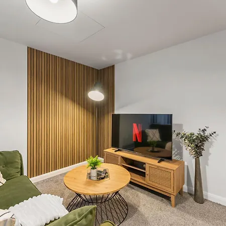 Modern Flat - Ideal For Work & Apartment