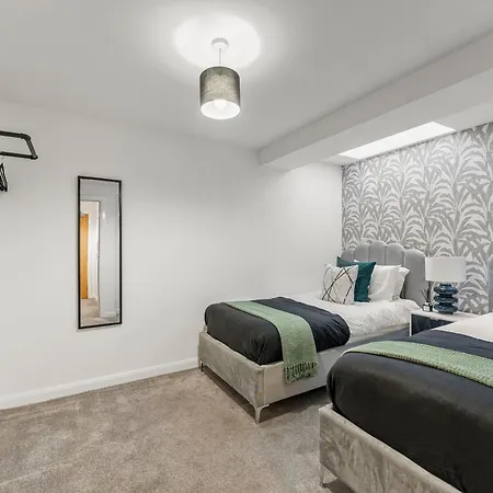 Modern Flat - Ideal For Work & Apartment