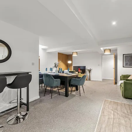 Apartment Modern Flat - Ideal For Work & *