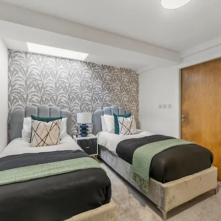 Apartment Modern Flat - Ideal For Work & *