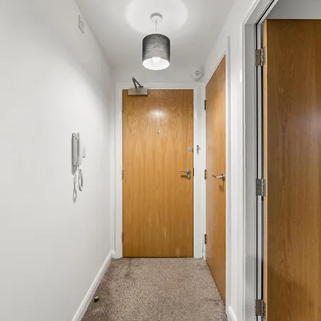 Apartment Modern Flat - Ideal For Work & Leeds (West Yorkshire)